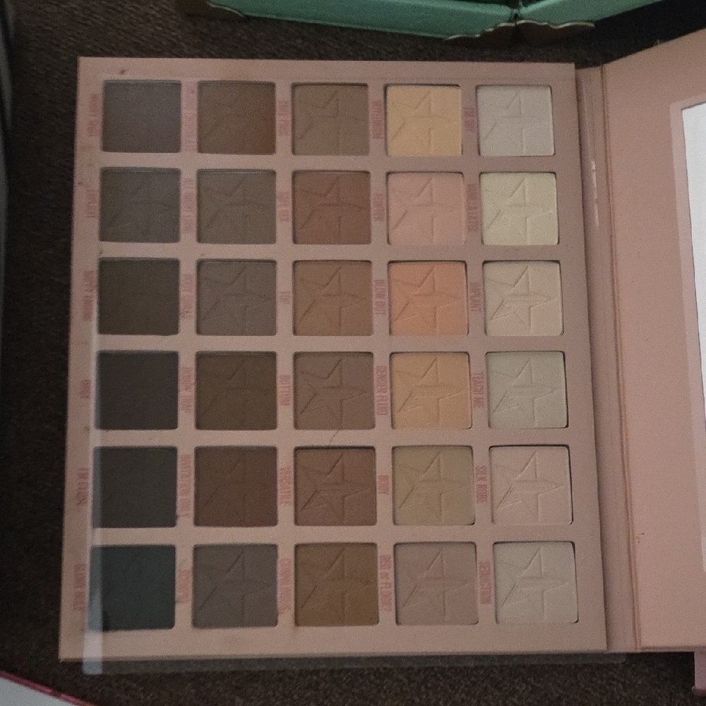 Jeffree Star Colorful Palette Set with Purple and Blue - Picture 6 of 8